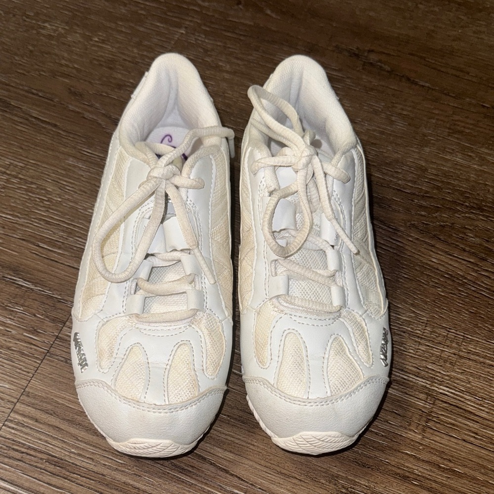 Stellarlyte Youth White Cheer Sneakers